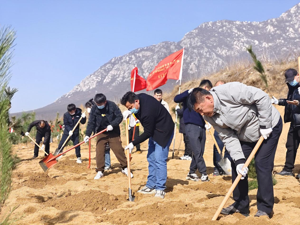 郑州建投通讯管线有限公司开展义务植树活动